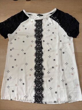 RW&CO. White Top with Black Lace Accent